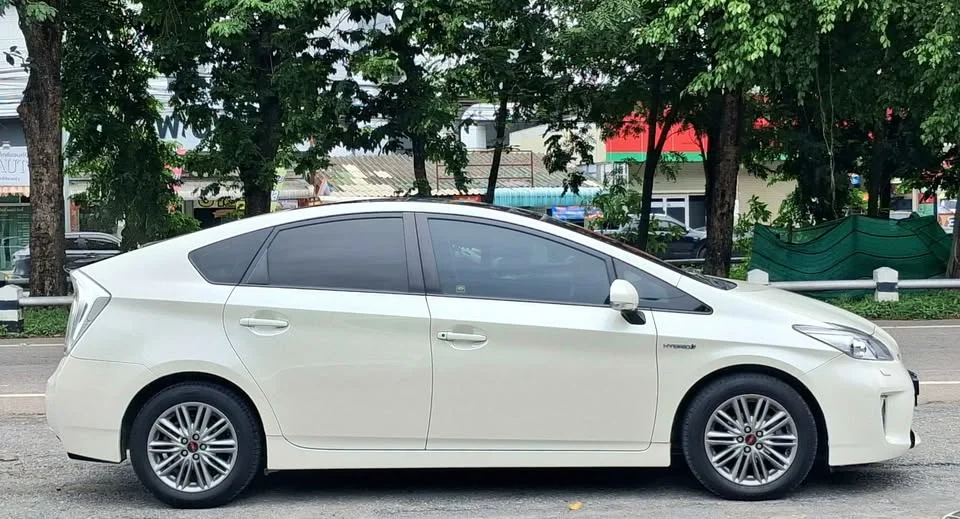 2012 Toyota Prius III 3
