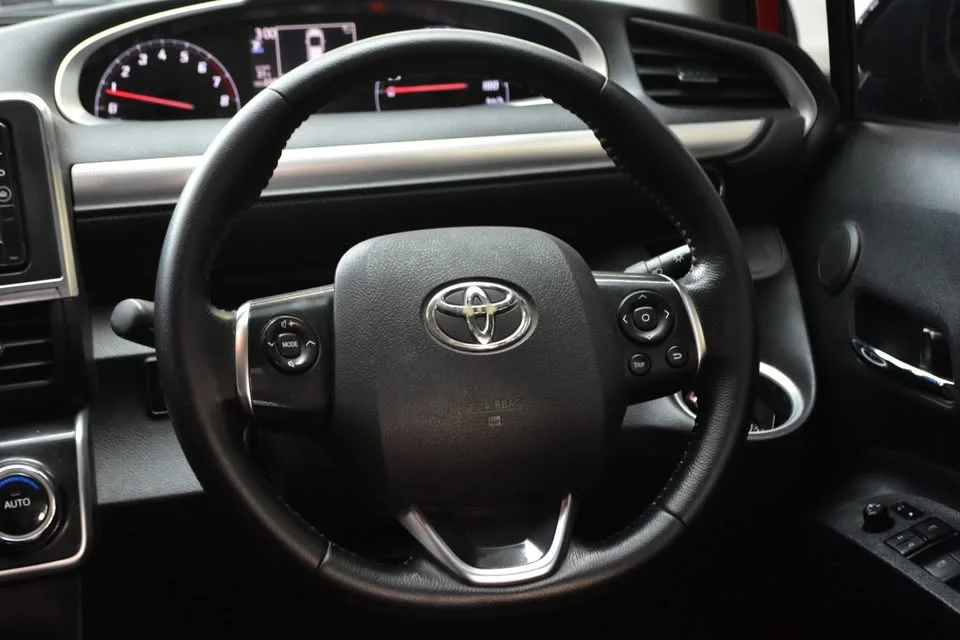 2017 Toyota Sienta II 2