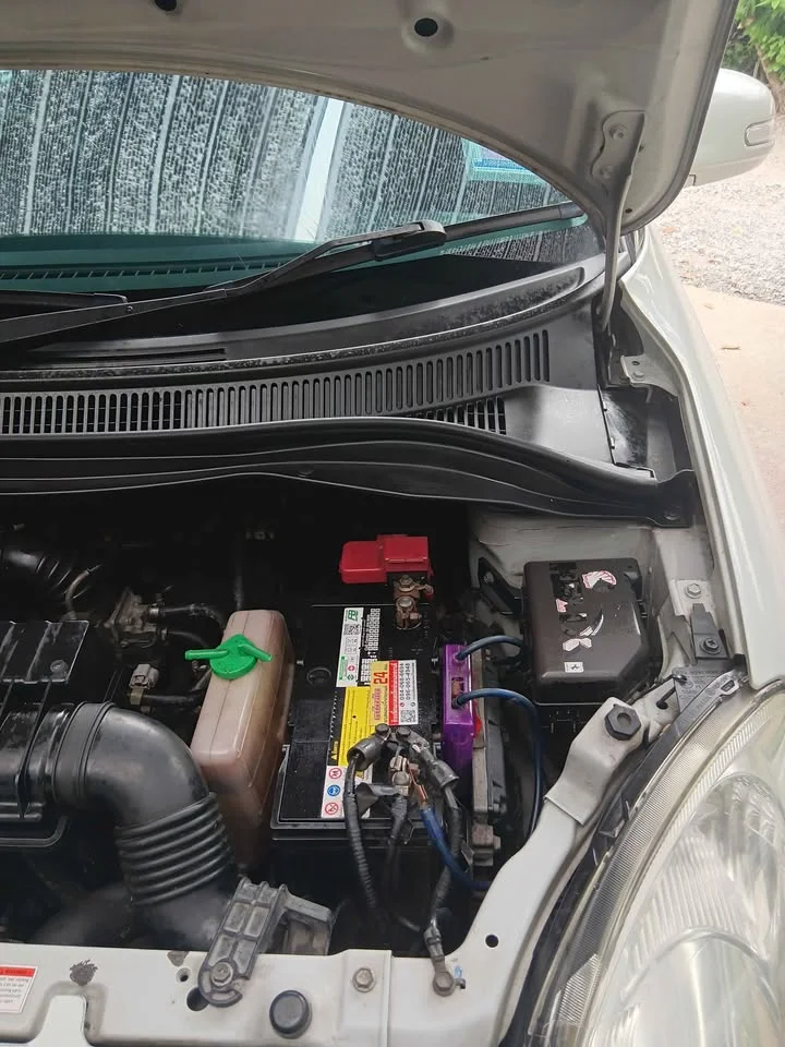 2001 Suzuki Swift I 3