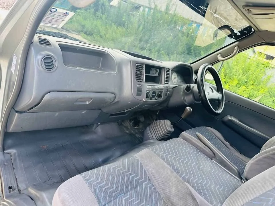 2004 Nissan Urvan V (E25) 2