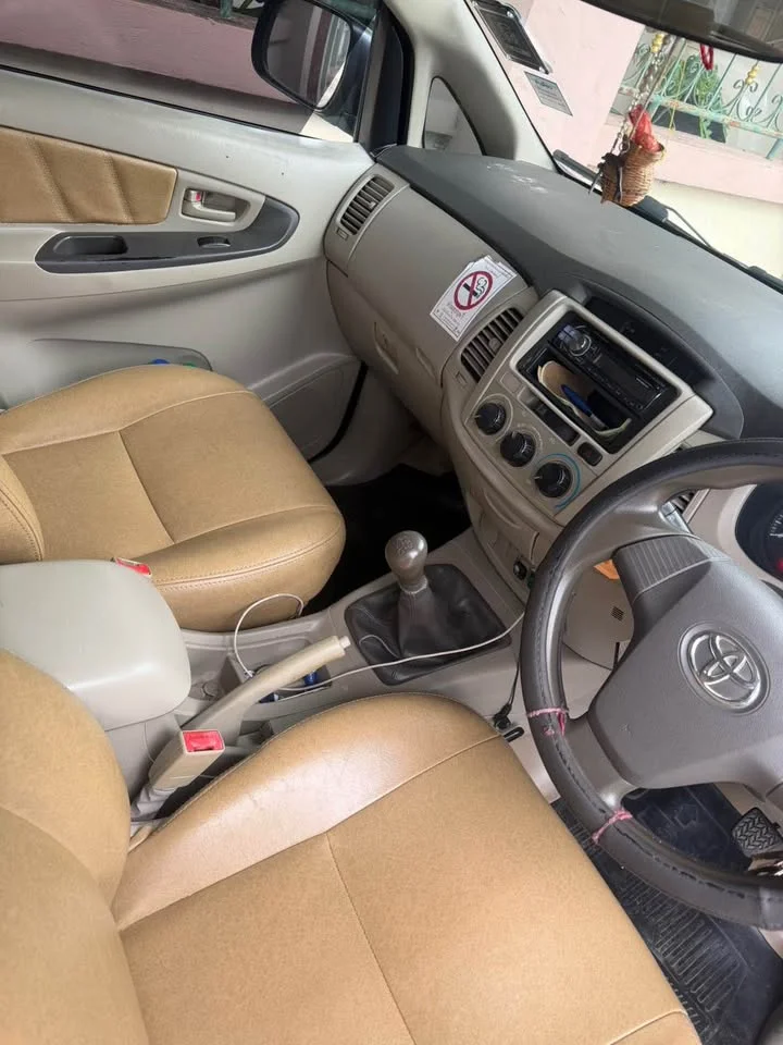 2013 Toyota Innova I 2