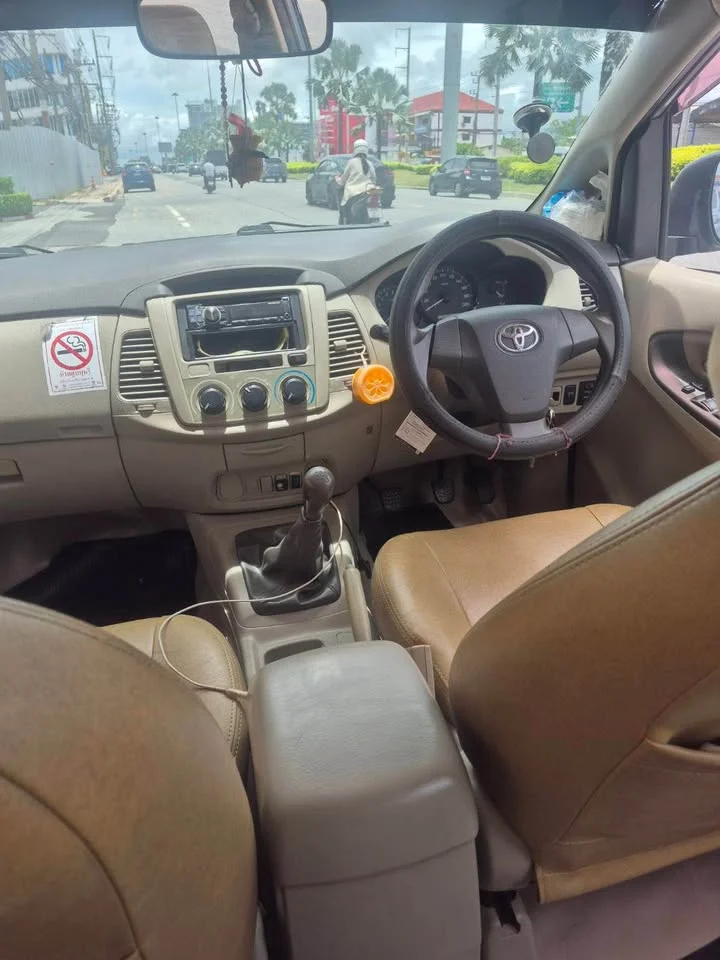 2013 Toyota Innova I 3