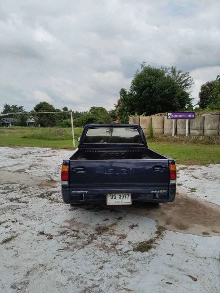 1996 Isuzu TFR III 2