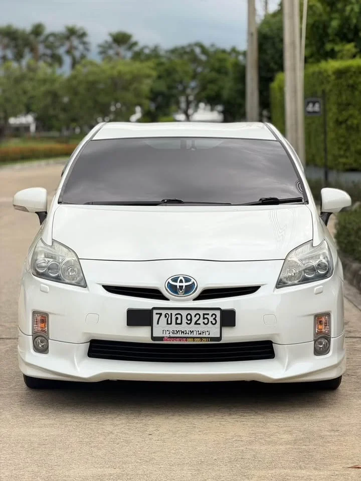 2012 Toyota Prius III 2