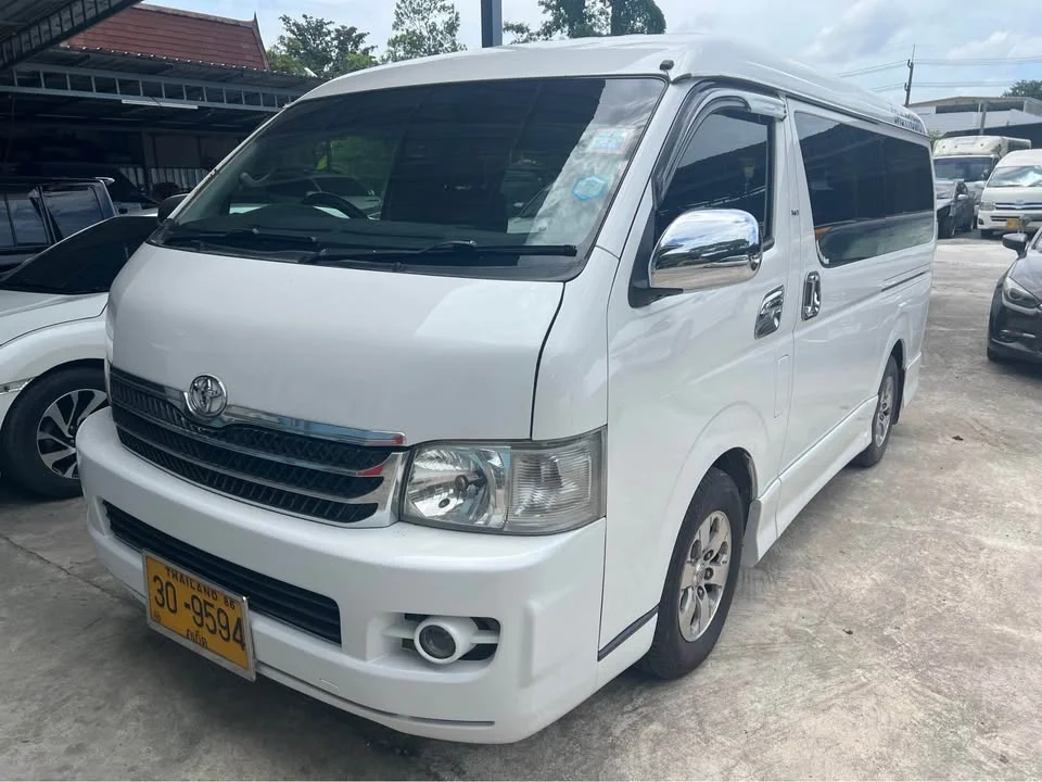 2015 Toyota Commuter V (H200) 3