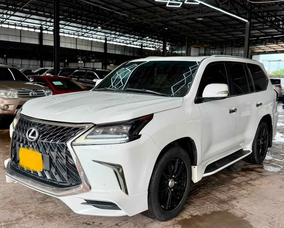 2010 Lexus LX III 2