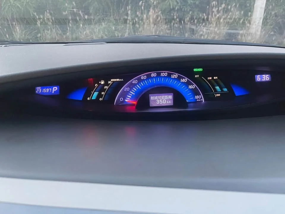 2012 Toyota Estima III 2