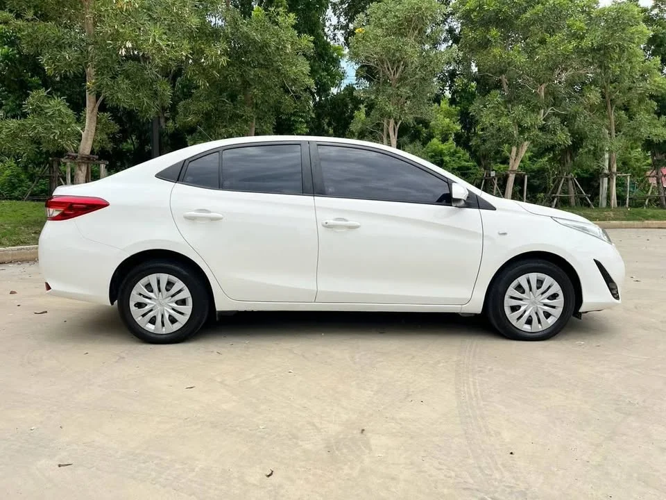 2017 Toyota Yaris ATIV III 2