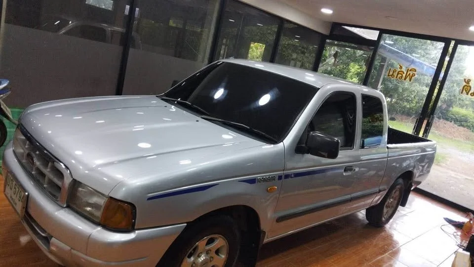 2000 Mazda 2500 Fighter V 2