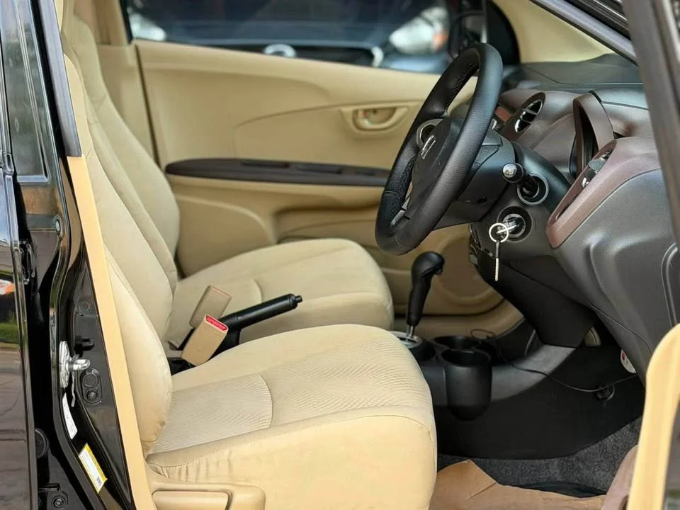 2013 Honda Brio Amaze I 3