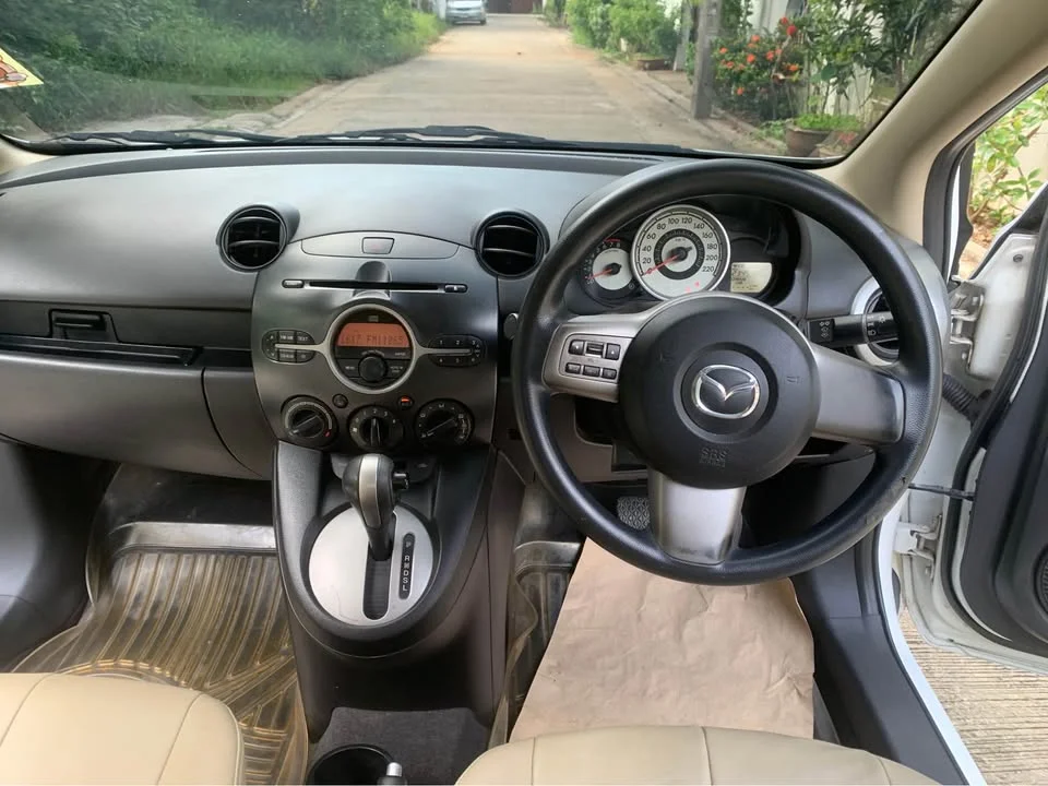 2011 Mazda 2 II 3