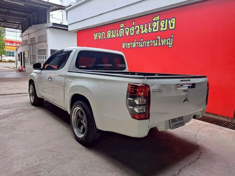 2022 Mitsubishi Triton V 3