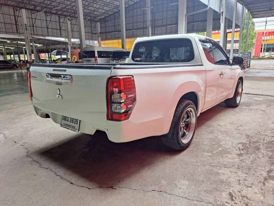 2022 Mitsubishi Triton V 2