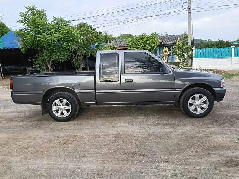 1996 Isuzu TFR III 3