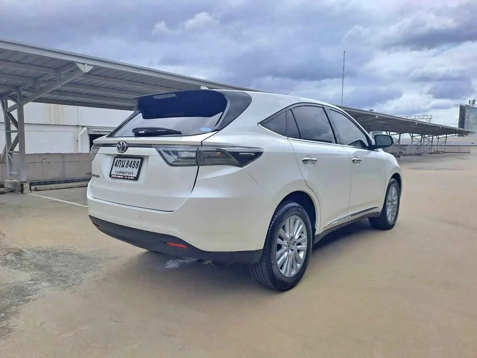 2015 Toyota Harrier III 2