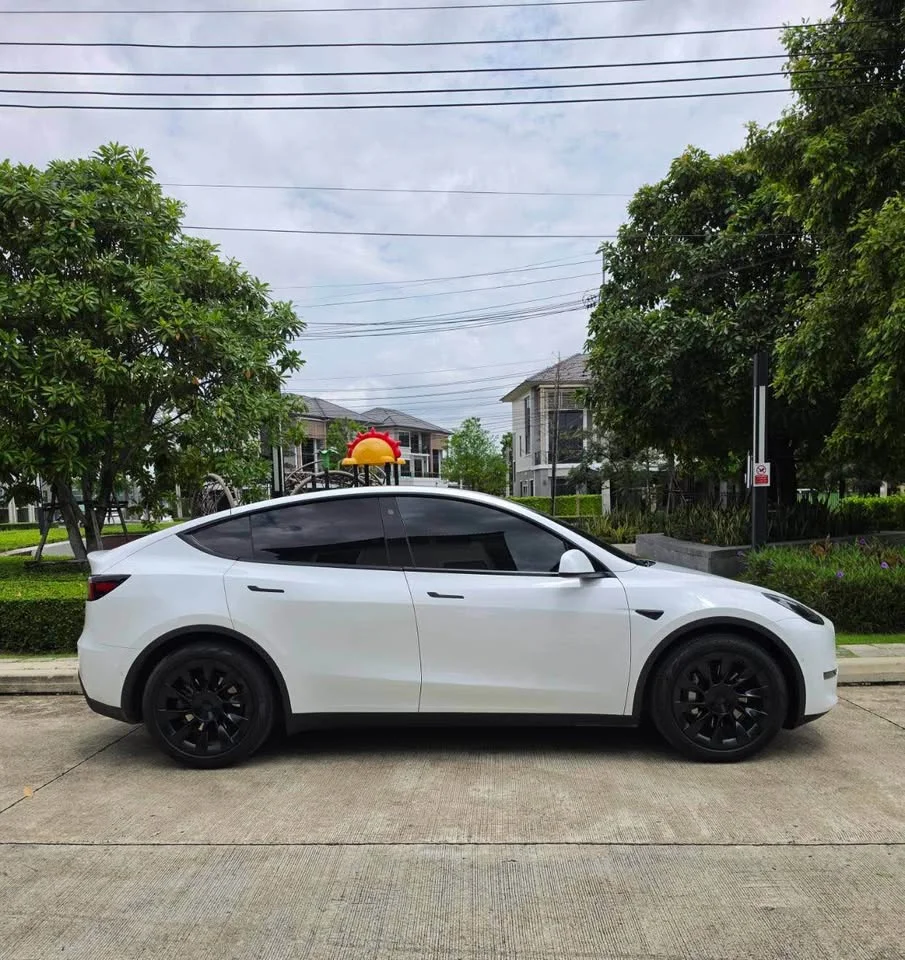 2023 Tesla Model Y 2