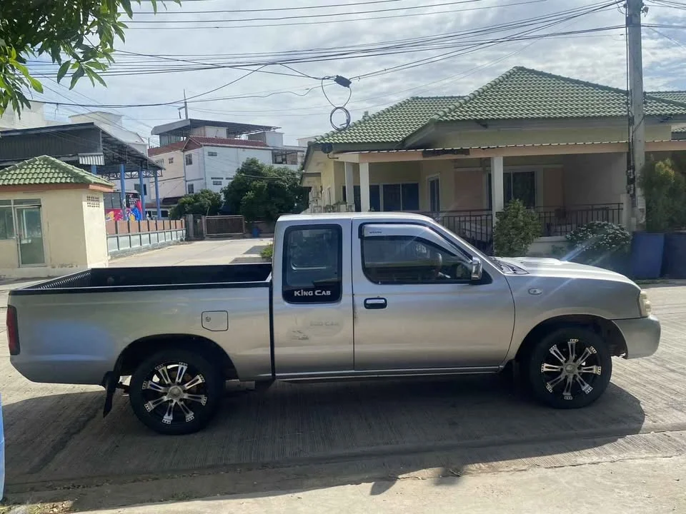 2006 Nissan Frontier I 3
