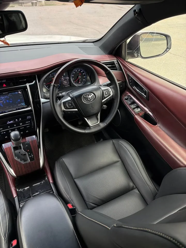 2015 Toyota Harrier III 3