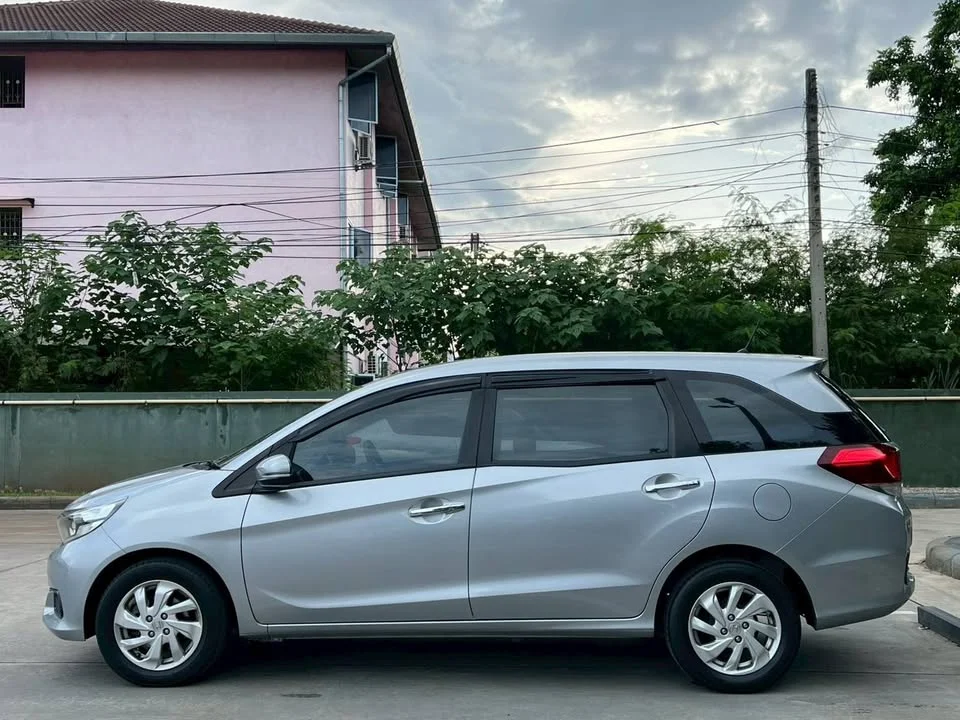 2017 Honda Mobilio II 3