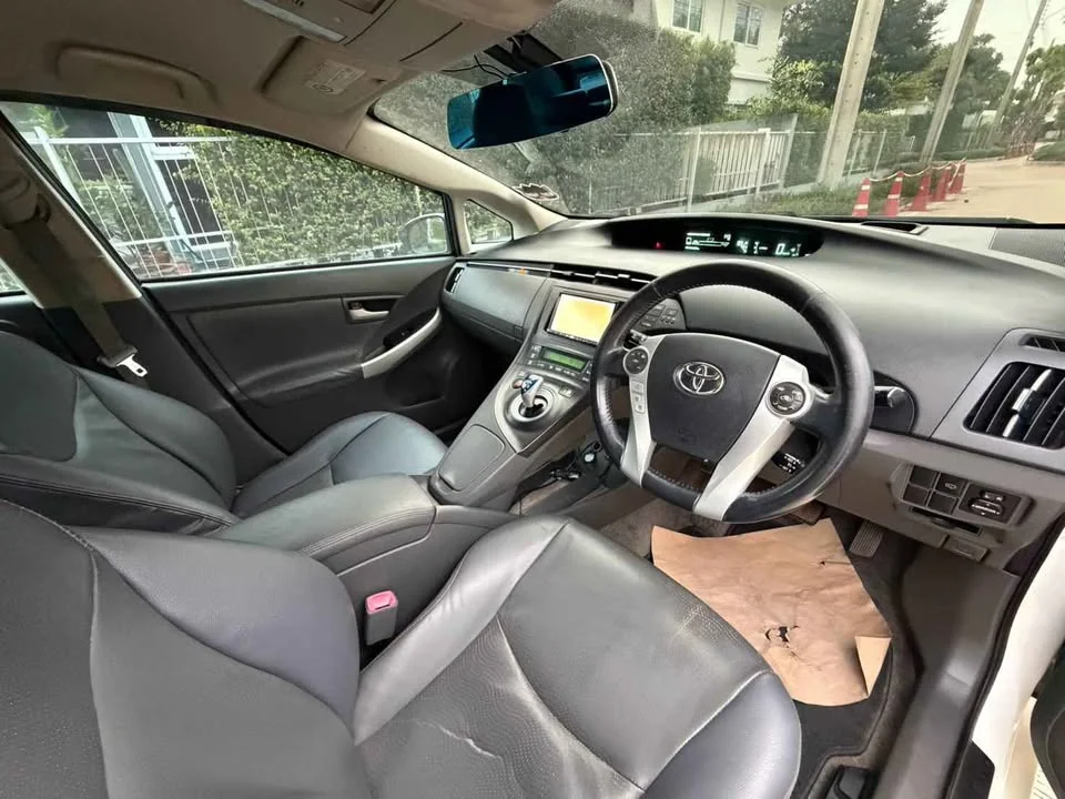 2012 Toyota Prius III 2