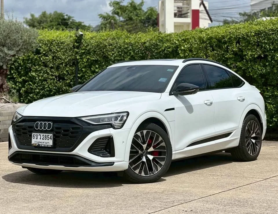 2025 Audi Q8 e-tron 2