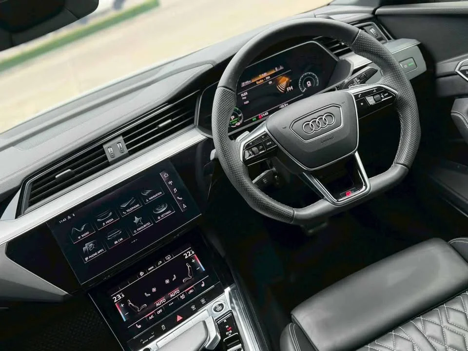 2025 Audi Q8 e-tron 3