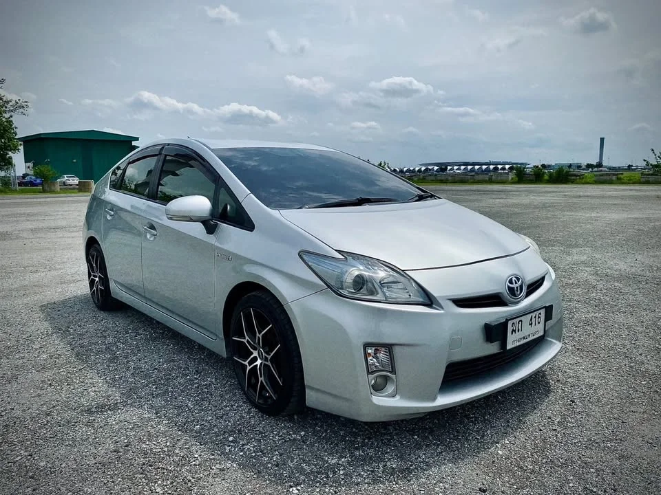 2011 Toyota Prius III 2
