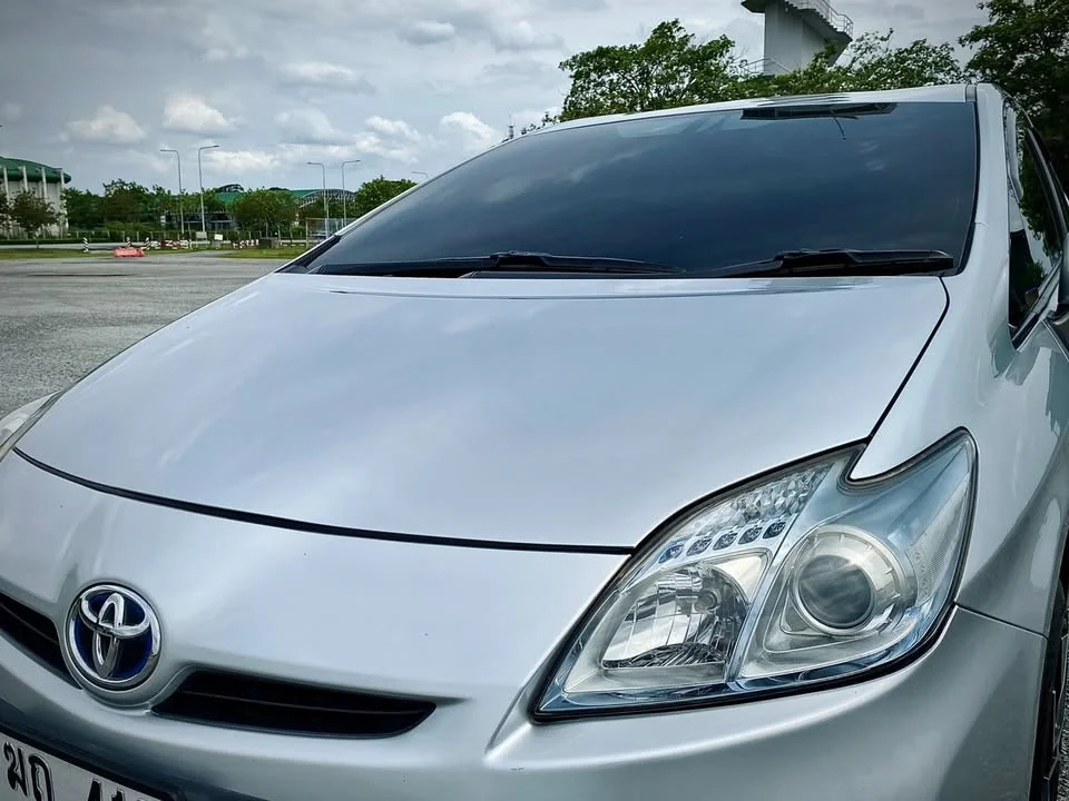 2011 Toyota Prius III 2