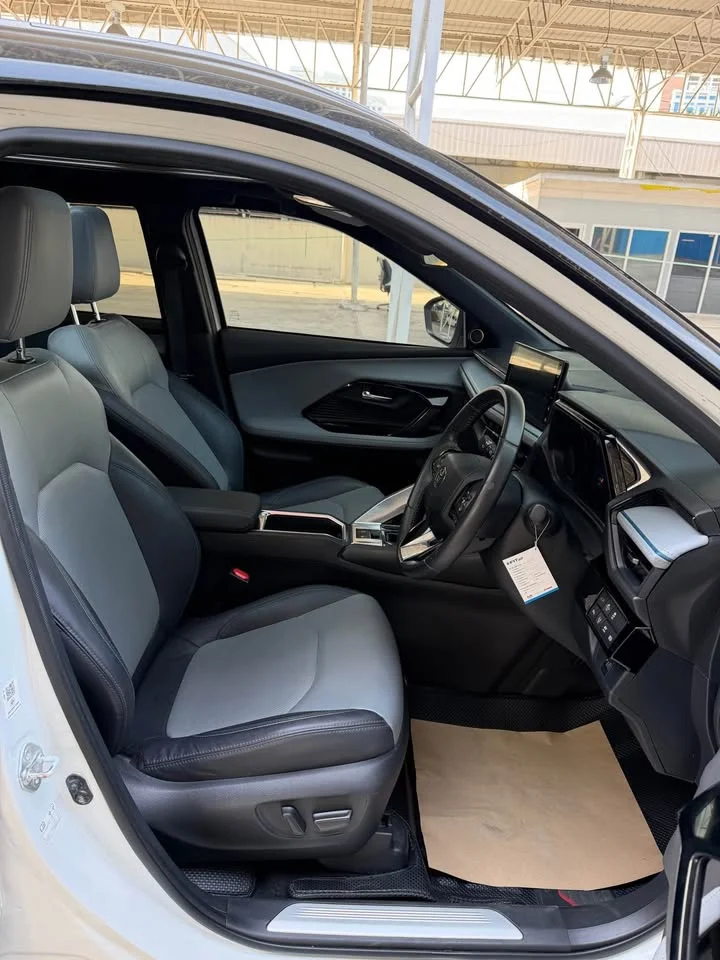 2023 Toyota Yaris Cross AC200 3