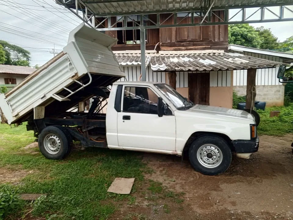 1990 Mitsubishi Triton II 3