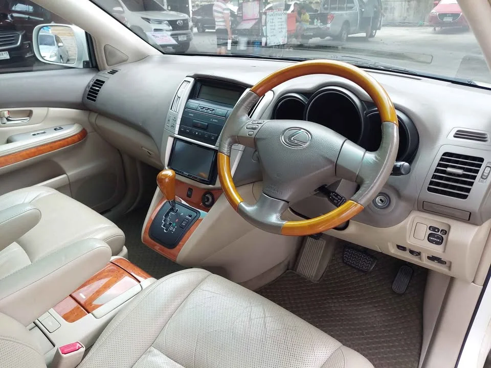 2005 Toyota Harrier II 2