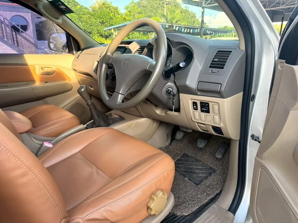 2011 Toyota Hilux VII 2