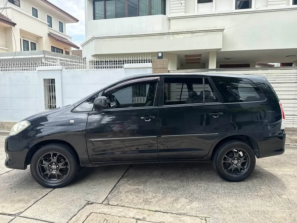2009 Toyota Innova I 3