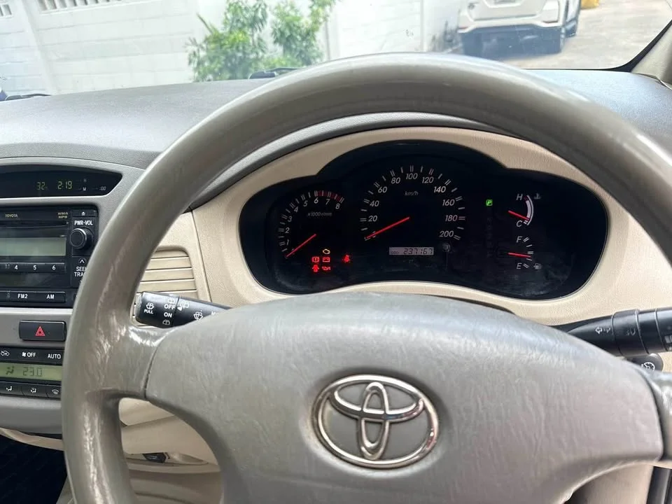 2009 Toyota Innova I 2