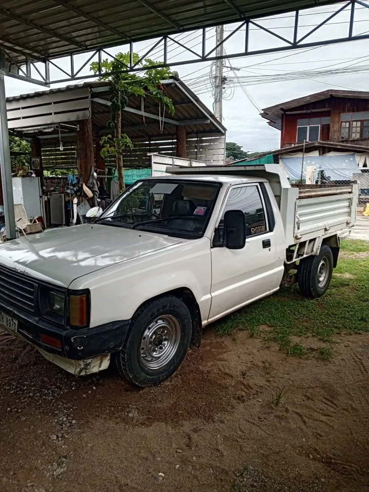 1990 Mitsubishi Triton II 3