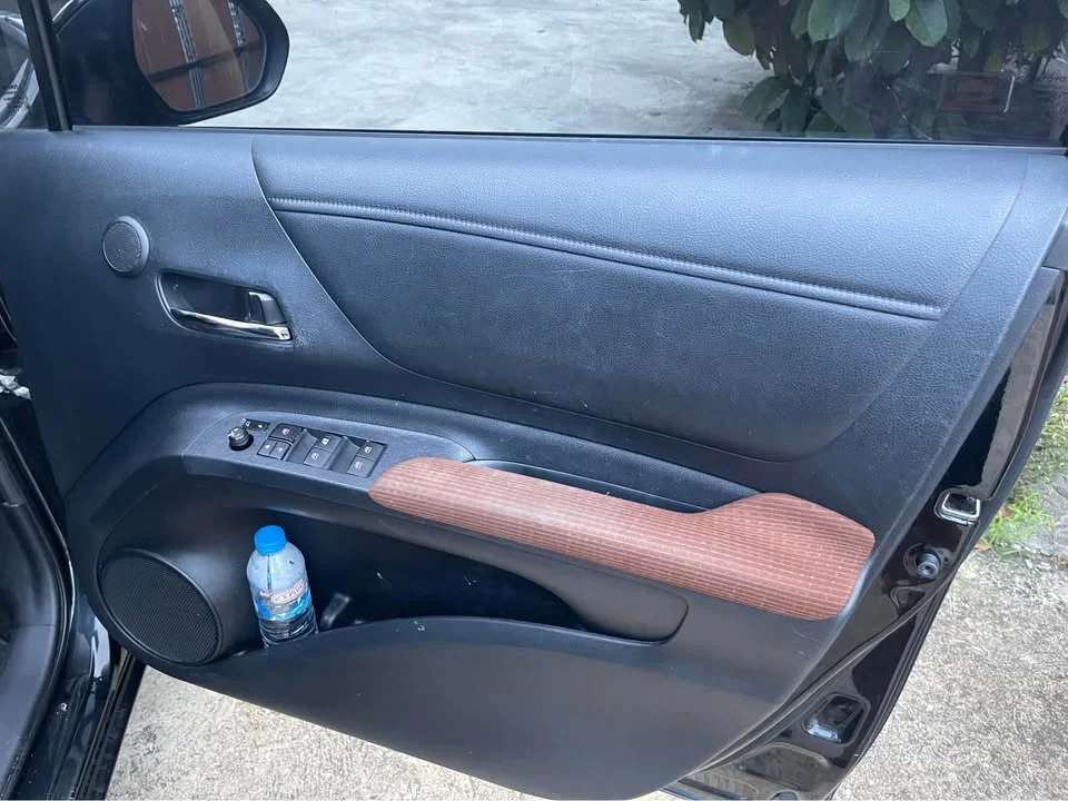2017 Toyota Sienta II 2