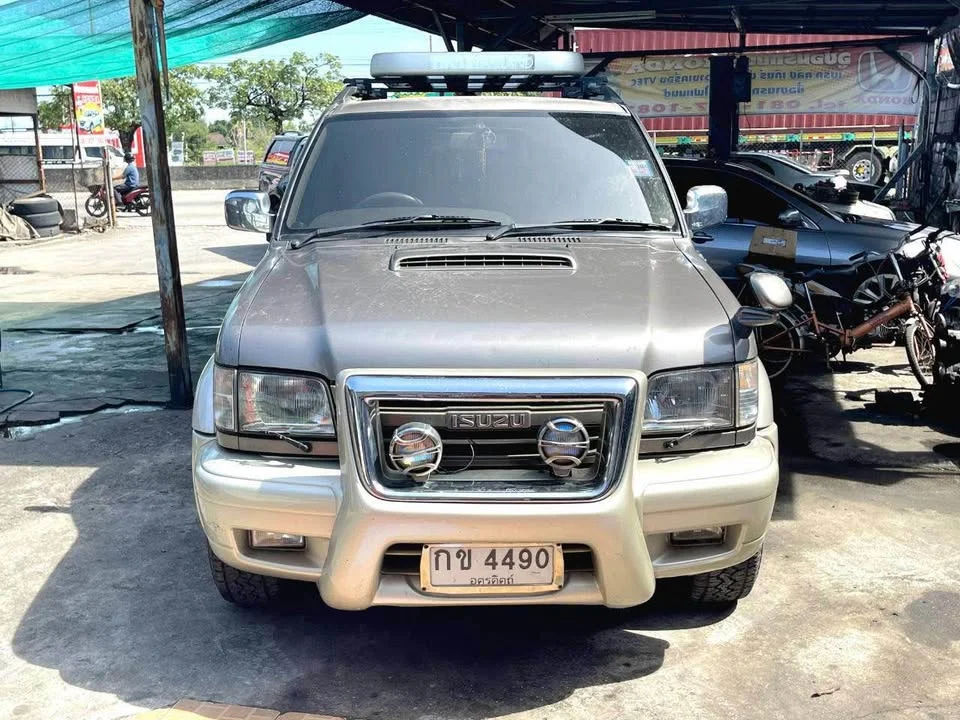 2002 Isuzu Trooper II 3