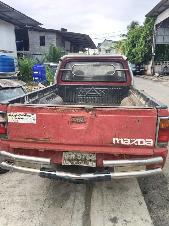 1990 Mazda B2500 IV 2