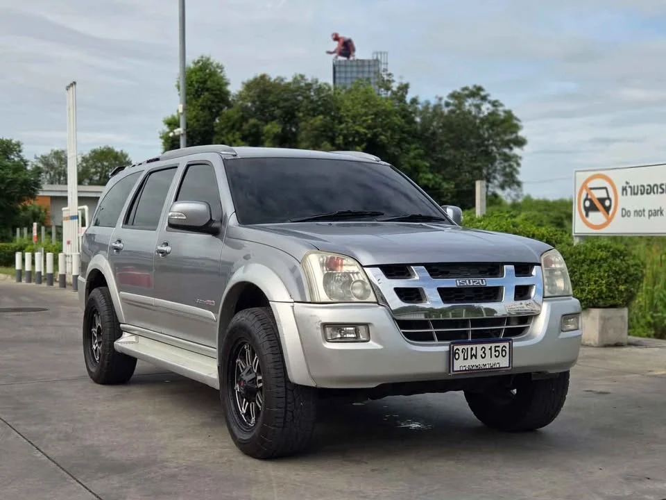 2005 Isuzu MU-7 2