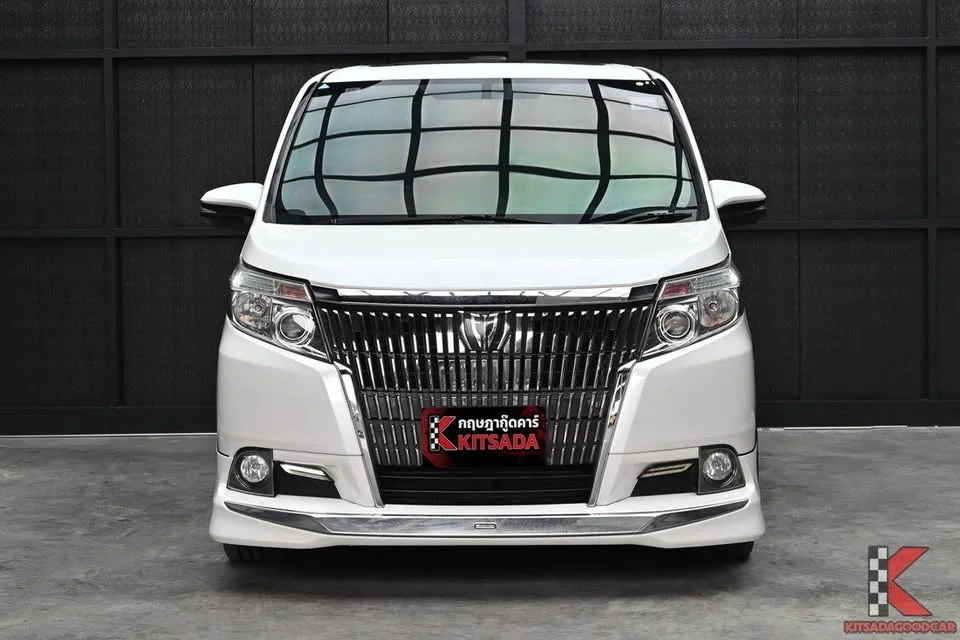 2015 Toyota Voxy III 2