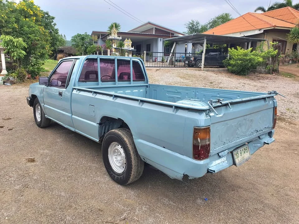 1990 Mitsubishi Triton II 3