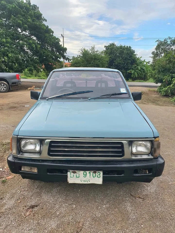 1990 Mitsubishi Triton II 2