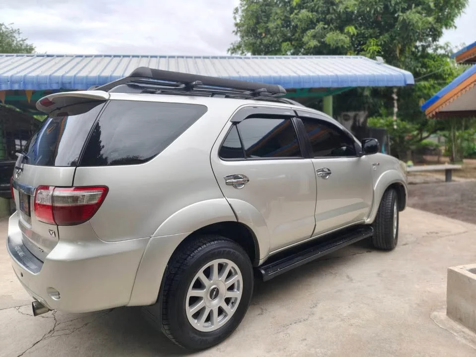 2011 Toyota Fortuner I 3