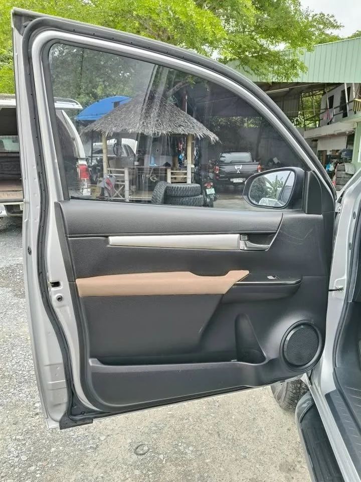 2017 Toyota Hilux VIII 2