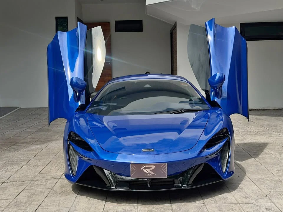 2023 McLaren Artura 3