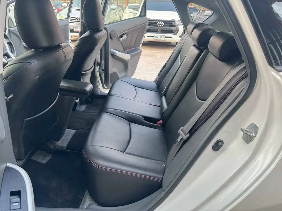 2011 Toyota Prius III 2