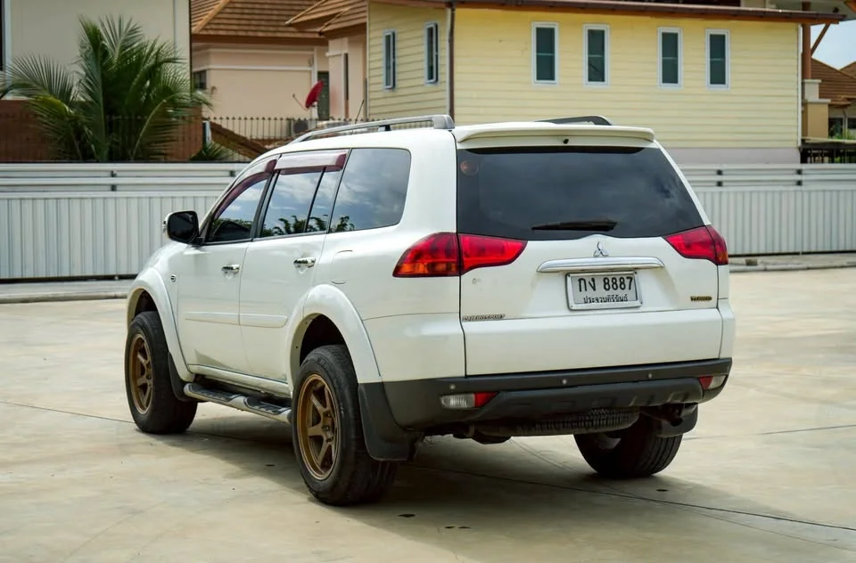 2012 Mitsubishi Pajero Sport II 2