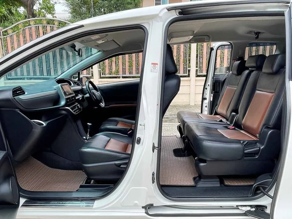 2019 Toyota Sienta II 3