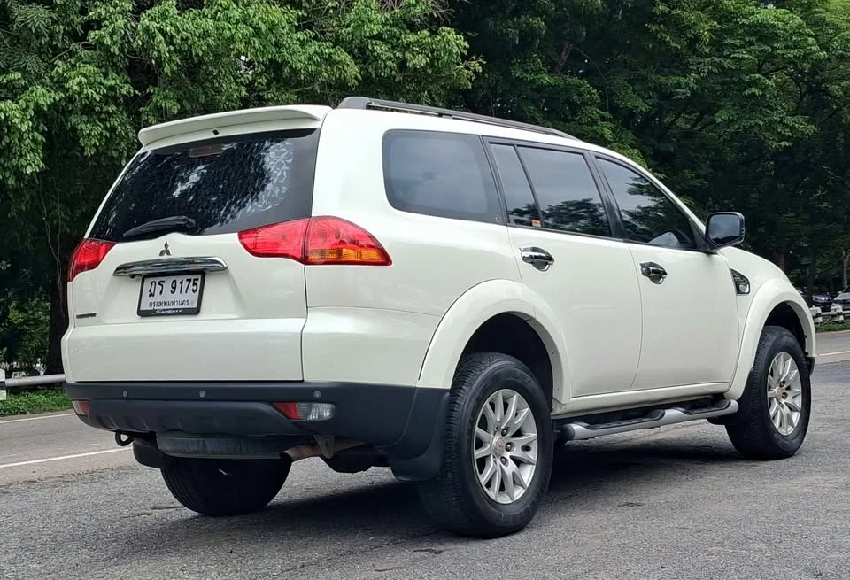 2010 Mitsubishi Pajero Sport II 2