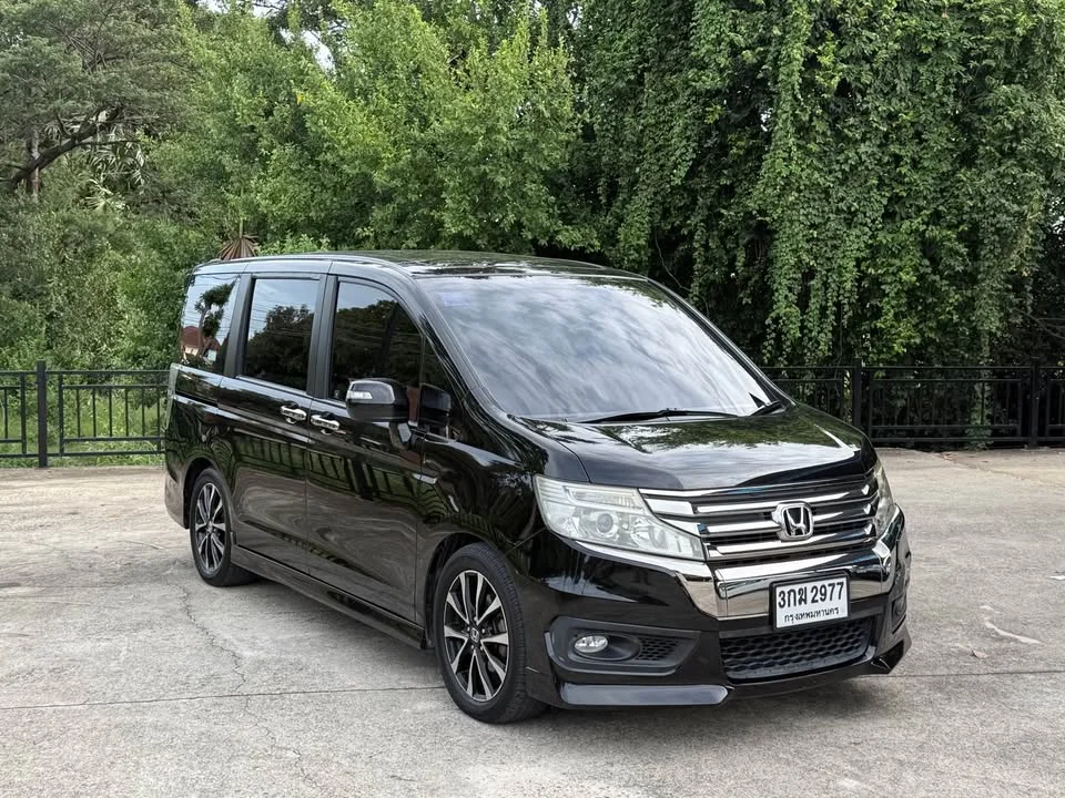 2013 Honda Stepwgn IV 3
